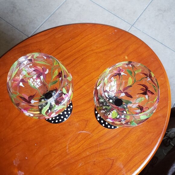 Wine glass set of 2,  painted flower clear glass black and white painted… - Picture 4 of 11